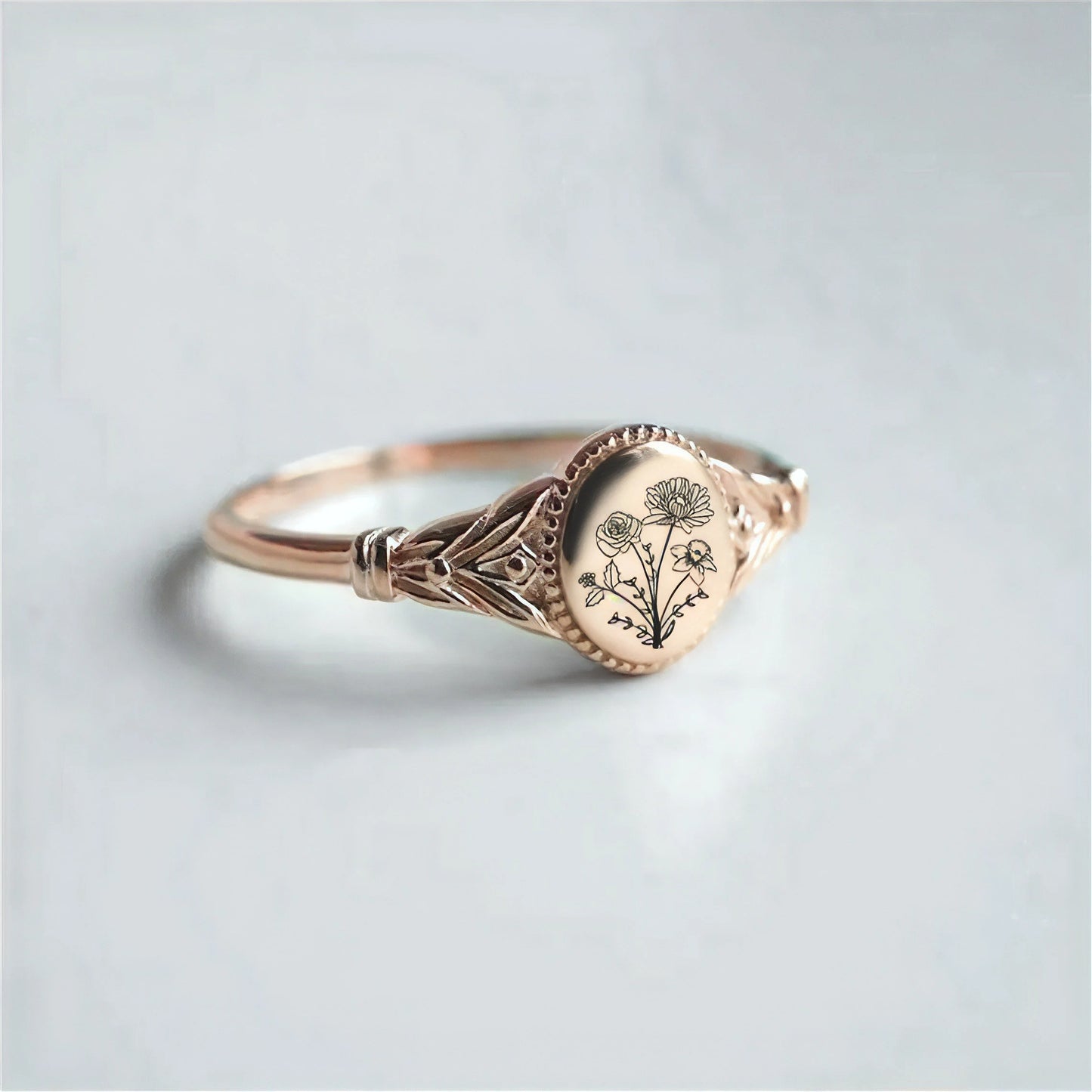 Bague de naissance personnalisée avec fleur