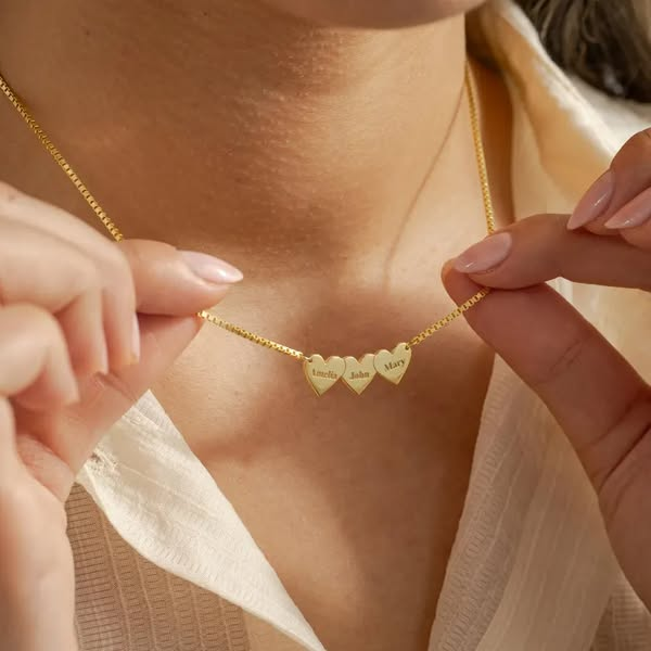 Personalized Name Hearts Necklace -A Unique Symbol of Family Love and Warmth