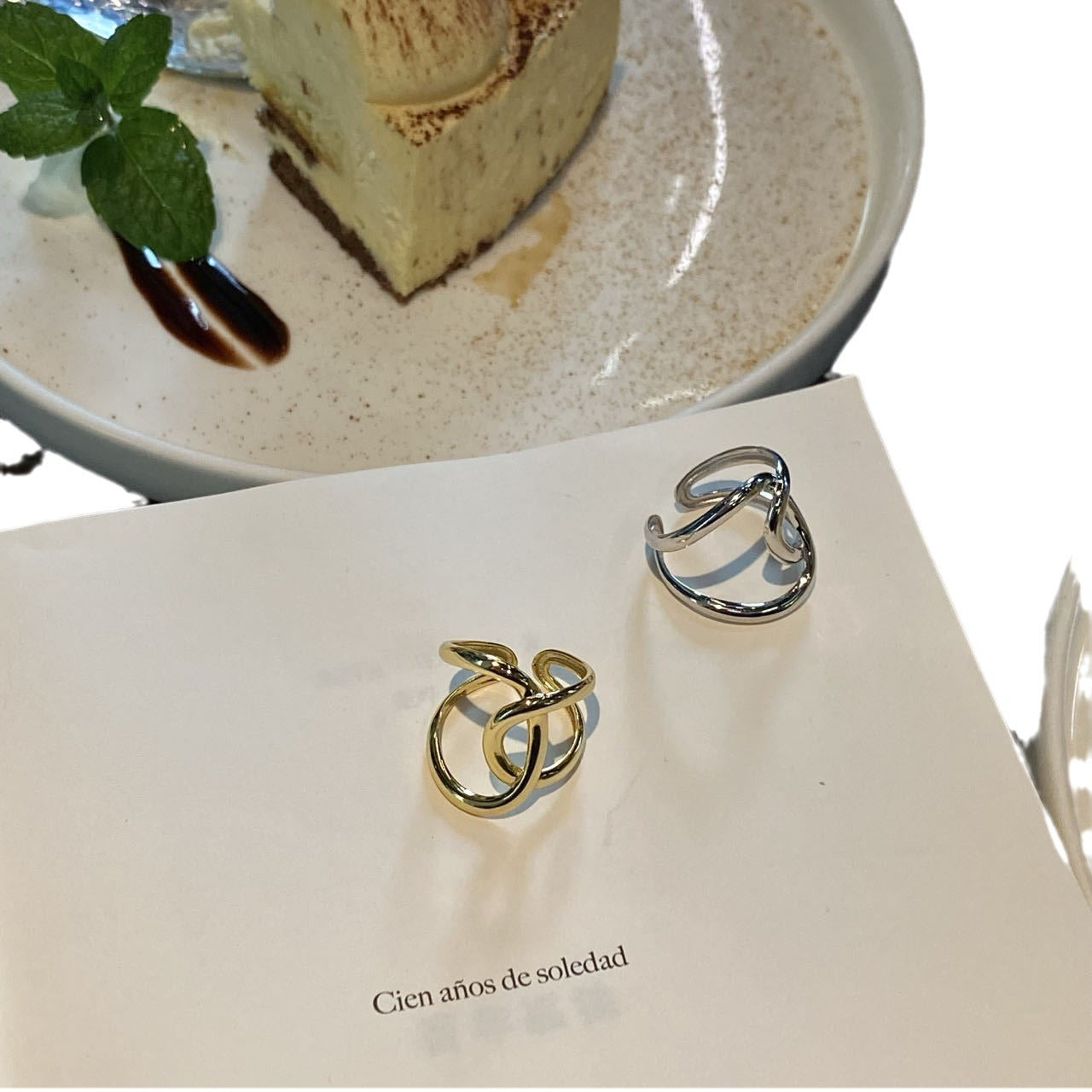 Capital Great Knot Thumb Ring