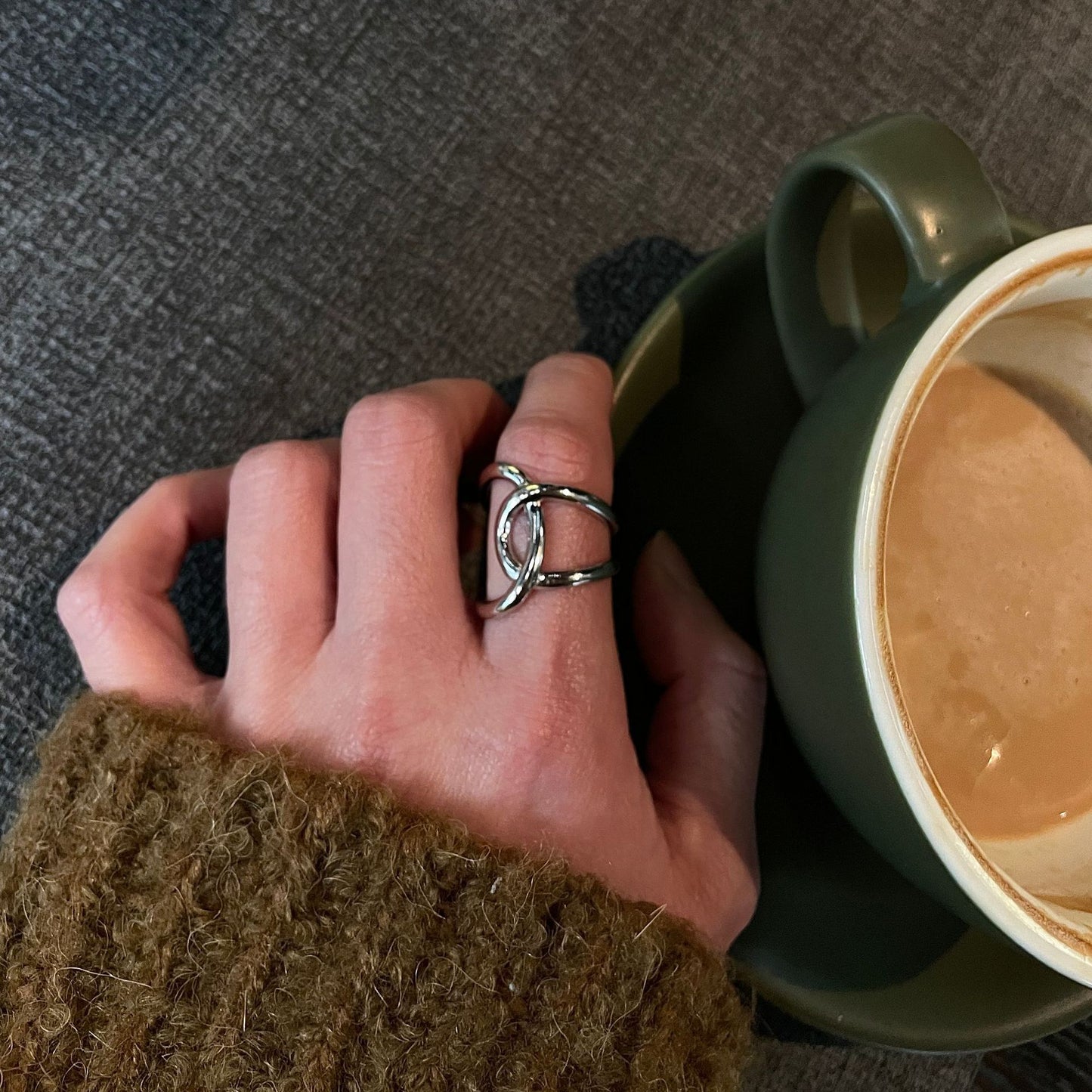 Capital Great Knot Thumb Ring