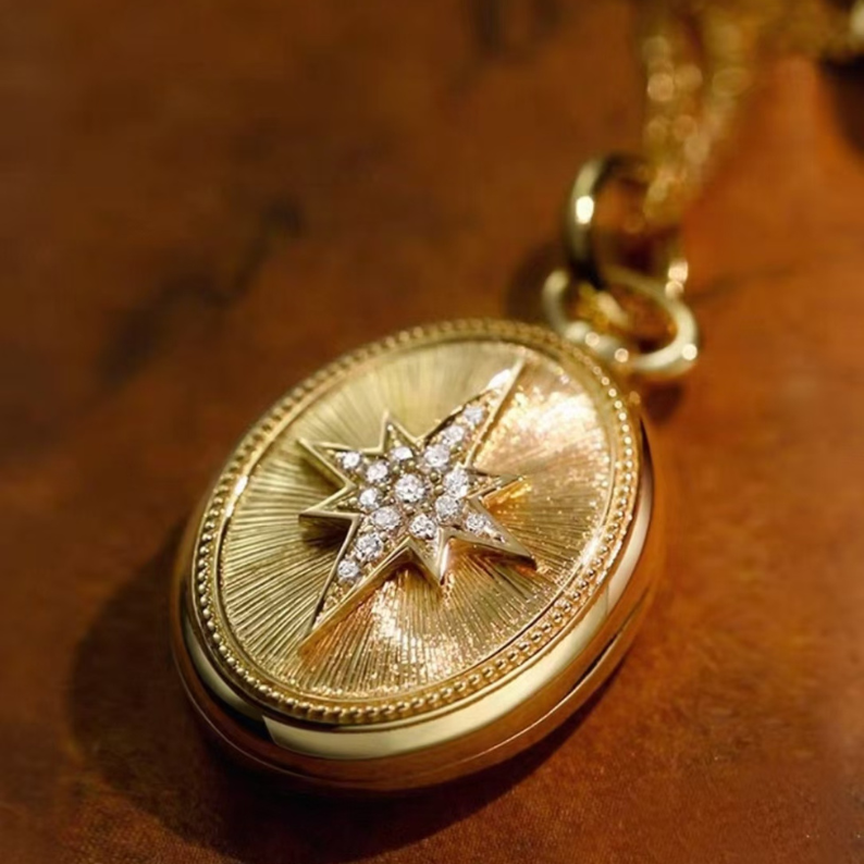 18K Gold Eight-Pointed Star Pendant Necklace – Perfect Keepsake for Couples & Family