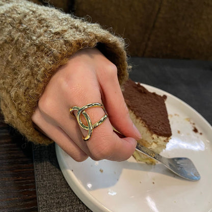 Capital Great Knot Thumb Ring